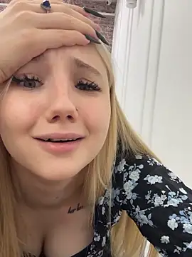 Sky Cutie online show from October 10, 2025, 4:22 am