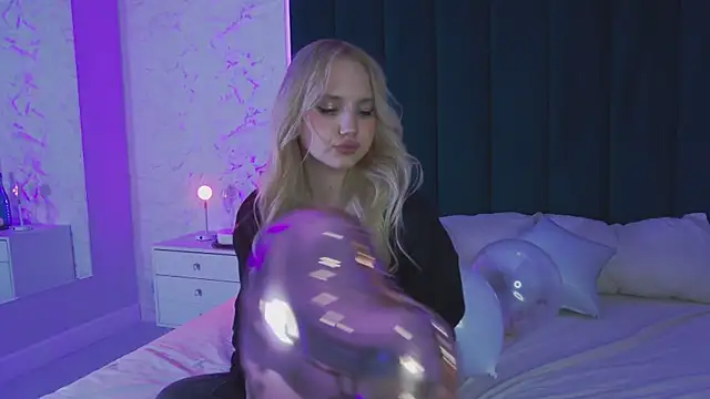 Sky Cutie online show from April 3, 2026, 4:21 am