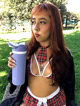 Snapshot of AliceMrtnz chatting on November 8, 2025, 8:29 pm AliceMrtnz online show from November 8, 2025, 8:29 pm