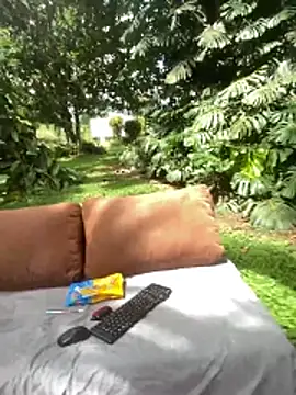 Snapshot of AliceMrtnz chatting on January 6, 2026, 4:32 pm AliceMrtnz online show from January 6, 2026, 4:32 pm