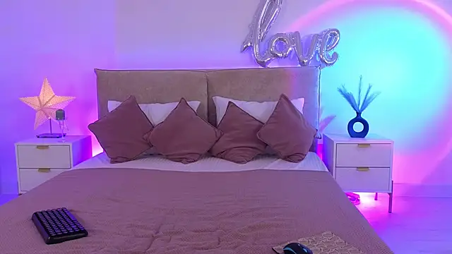 Jules night online show from April 3, 2026, 9:24 pm