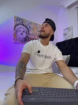 Thiago Hill online show from April 4, 2026, 5:16 am