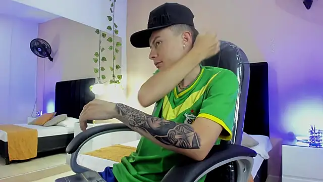 Nascary Fox online show from November 12, 2025, 7:57 pm