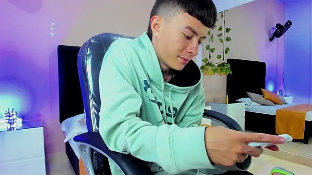 Nascary Fox online show from November 27, 2025, 8:00 pm