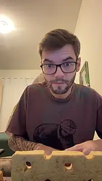 Leonsouzaof online show from March 1, 2026, 9:39 pm