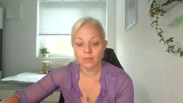 Linsy Kim online show from October 15, 2025, 6:46 am