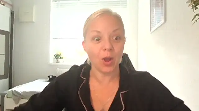 Linsy Kim online show from October 16, 2025, 7:31 am