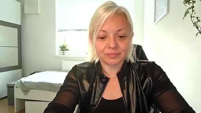 Linsy Kim online show from October 21, 2025, 6:58 am