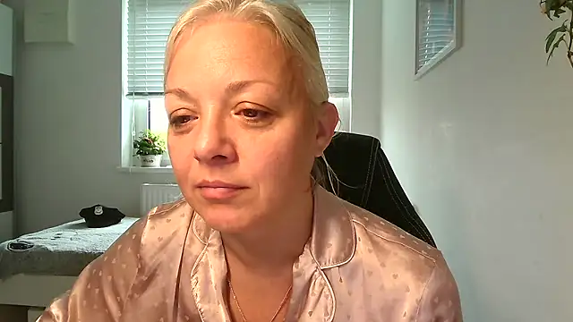 Linsy Kim online show from October 25, 2025, 7:05 am