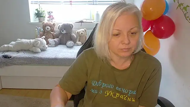 Linsy Kim online show from December 15, 2025, 9:24 am