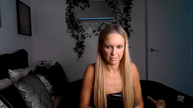 imyourgoodgirl69 online show from March 21, 2026, 4:28 am