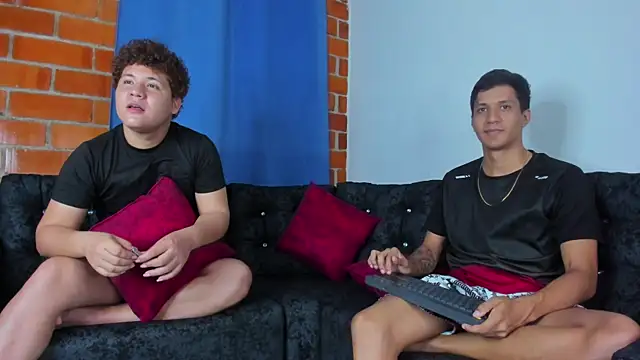 Robertmiller21 online show from November 11, 2025, 10:54 pm