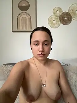 stelli 99 online show from December 5, 2025, 8:01 am