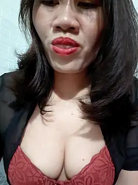 Snapshot of Singlemom69x chatting on May 12, 2026, 1:36 am Singlemom69x online show from May 12, 2026, 1:36 am