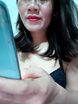 Snapshot of Singlemom69x chatting on June 5, 2026, 2:51 am Singlemom69x online show from June 5, 2026, 2:51 am