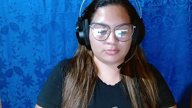 Snapshot of coco_curvy chatting on October 13, 2025, 3:39 am coco curvy online show from October 13, 2025, 3:39 am