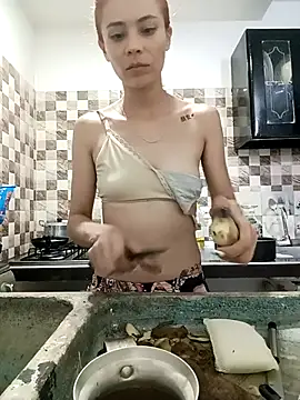 dulcelatin21 online show from September 17, 2025, 11:39 pm