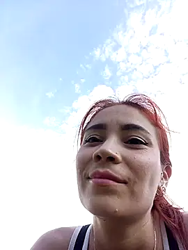 dulcelatin21 online show from October 5, 2025, 9:34 pm