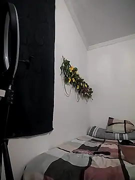 dulcelatin21 online show from November 5, 2025, 8:20 pm