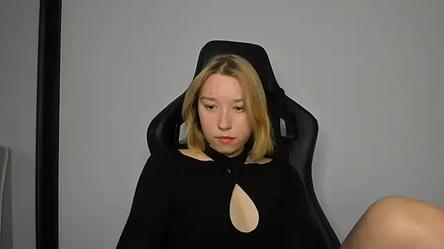 Agatha May online show from October 11, 2025, 12:04 pm