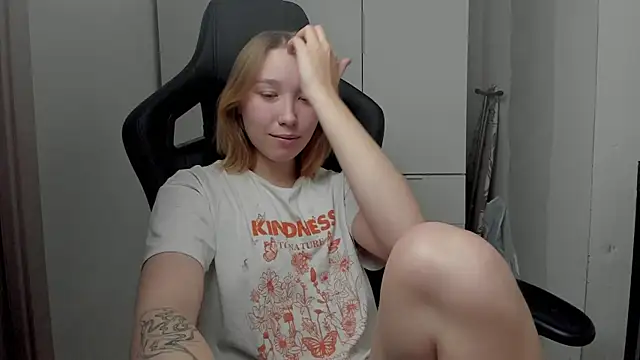 Agatha May online show from November 26, 2025, 5:25 pm