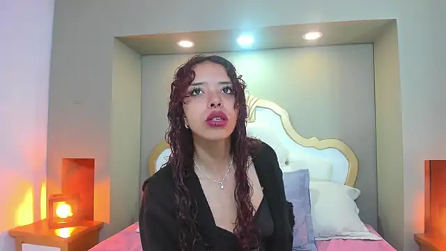 AteneaGreyy online show from October 25, 2025, 11:51 am