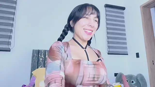 greciadom555 online show from October 10, 2025, 2:21 am