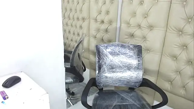 JessicaHott01 online show from November 7, 2025, 7:36 pm