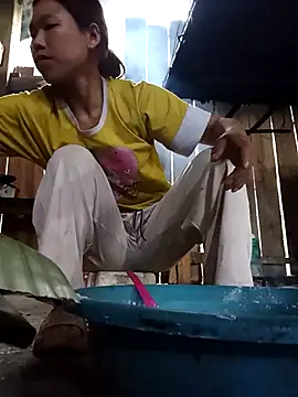 Ngocmi909 online show from April 18, 2026, 4:38 am