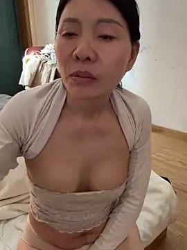 xiiuuff18 online show from December 18, 2025, 2:06 am