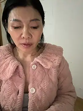 xiiuuff18 online show from February 19, 2026, 12:01 pm