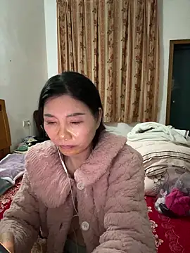 xiiuuff18 online show from March 5, 2026, 12:23 pm