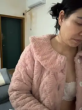 xiiuuff18 online show from March 23, 2026, 1:26 pm