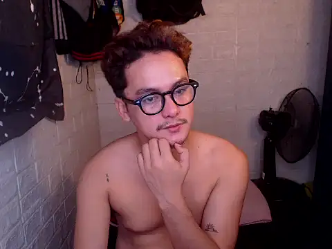 Snapshot of Tempting_jon chatting on June 14, 2026, 2:30 pm Tempting jon online show from June 14, 2026, 2:30 pm