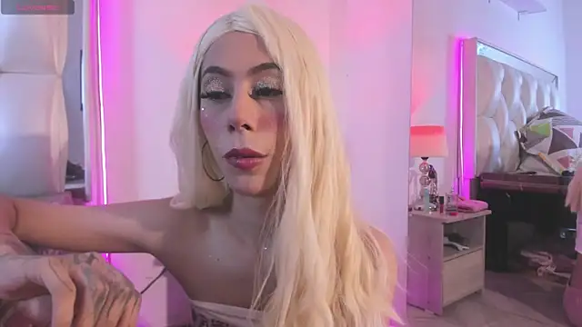 Darlyn tenderhot   online show from April 12, 2026, 5:18 pm