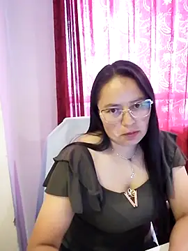 Daliz Leon online show from November 14, 2025, 9:35 pm