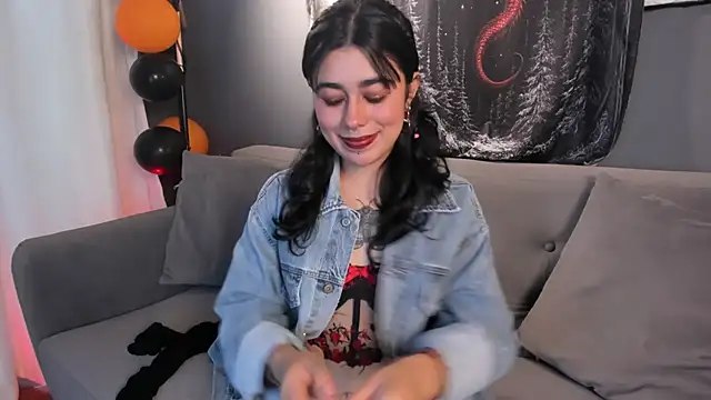 flower smith  online show from October 11, 2025, 12:04 pm