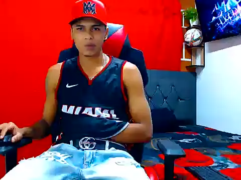 Snapshot of cristian_tayron1 chatting on July 6, 2026, 6:21 am cristian tayron1 online show from July 6, 2026, 6:21 am