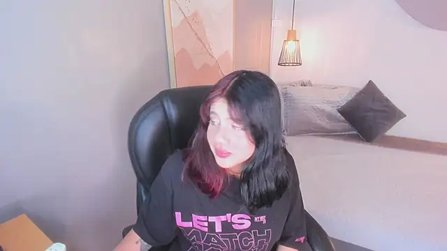 Julieth brown  online show from November 14, 2025, 8:07 pm