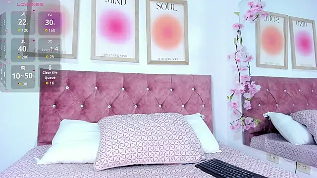 GabiHills online show from December 15, 2025, 7:18 pm