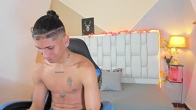 Snapshot of Adan_Oriol chatting on January 12, 2026, 3:56 am Adan Oriol online show from January 12, 2026, 3:56 am