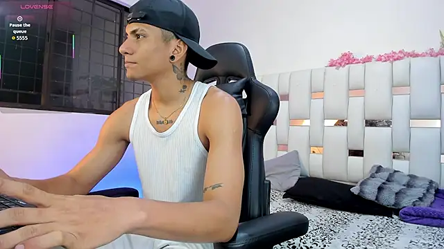 Snapshot of Adan_Oriol chatting on February 28, 2026, 4:24 am Adan Oriol online show from February 28, 2026, 4:24 am