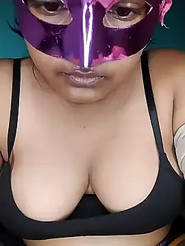 mimi87hoty online show from March 19, 2026, 4:33 pm