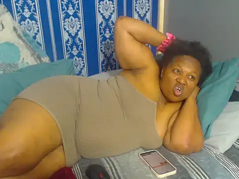 JUICEYLIPS333 online show from November 7, 2025, 6:13 am