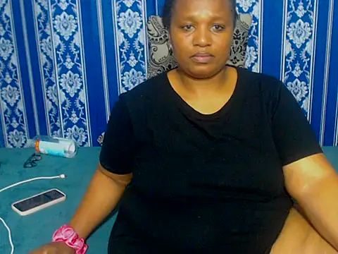 JUICEYLIPS333 online show from November 15, 2025, 7:32 pm