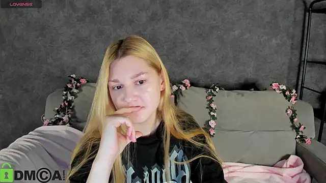 Sylvia Ortiz online show from November 9, 2025, 1:04 am