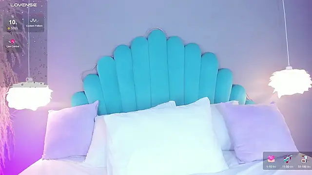 AlassiaHocthner online show from September 24, 2025, 11:57 am