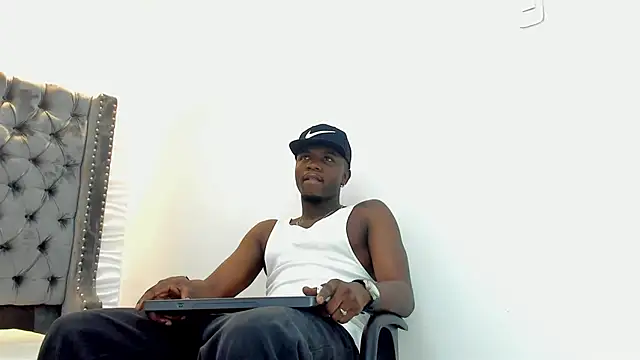 DOUGLAS 099 online show from September 20, 2025, 1:01 pm