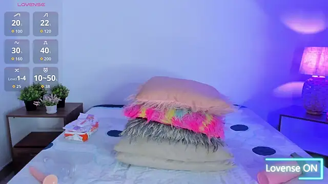 hailey hadid online show from September 30, 2025, 6:57 pm