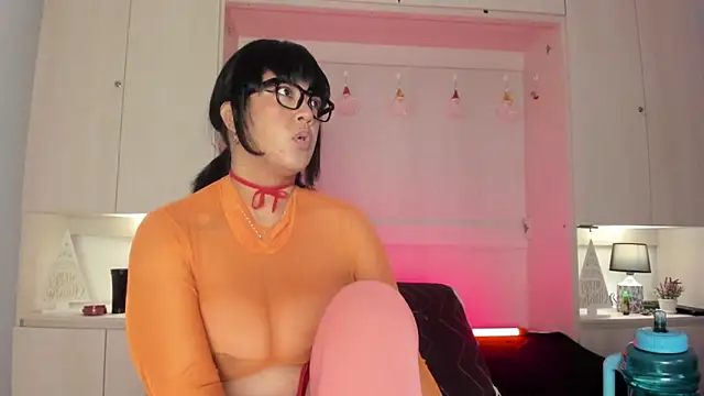 VickyRuiz  online show from November 17, 2025, 12:22 pm